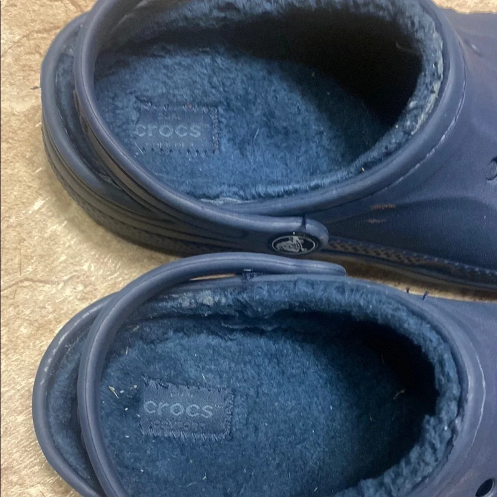 Crocs Kids Size 2 Sherpa Lined with Ventilation and Textured Grip Comfy Fall